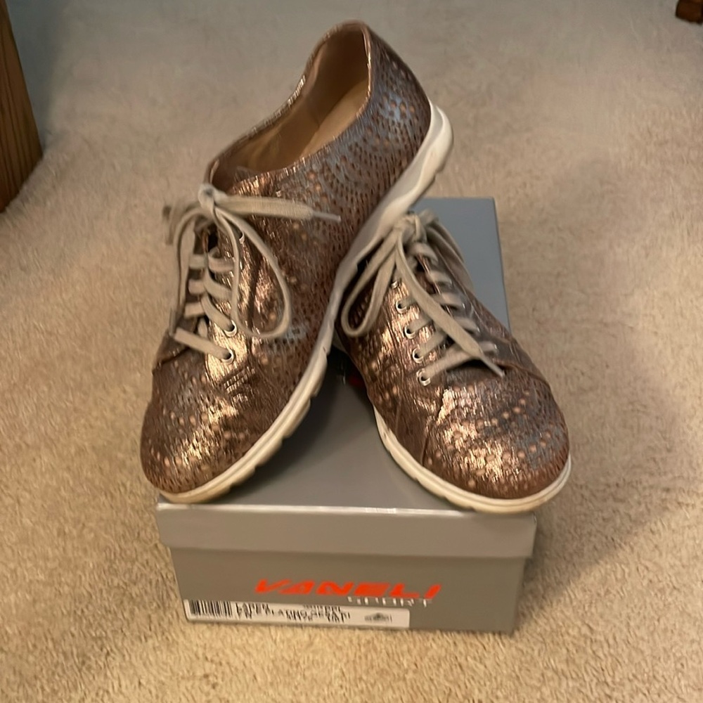 Vaneli Sport Platino shoes